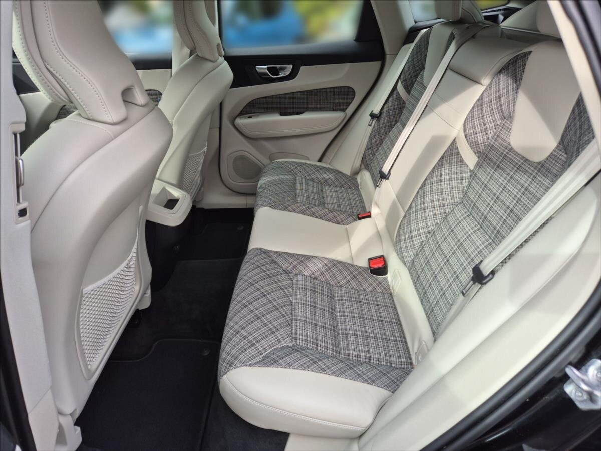 Volvo XC60 SUV / Terénní 2,0 l 145 kw