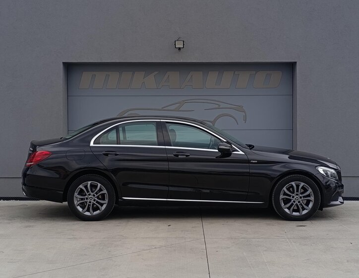 Mercedes-Benz Třídy C Sedan / Limuzína 2,1 l 125 kw