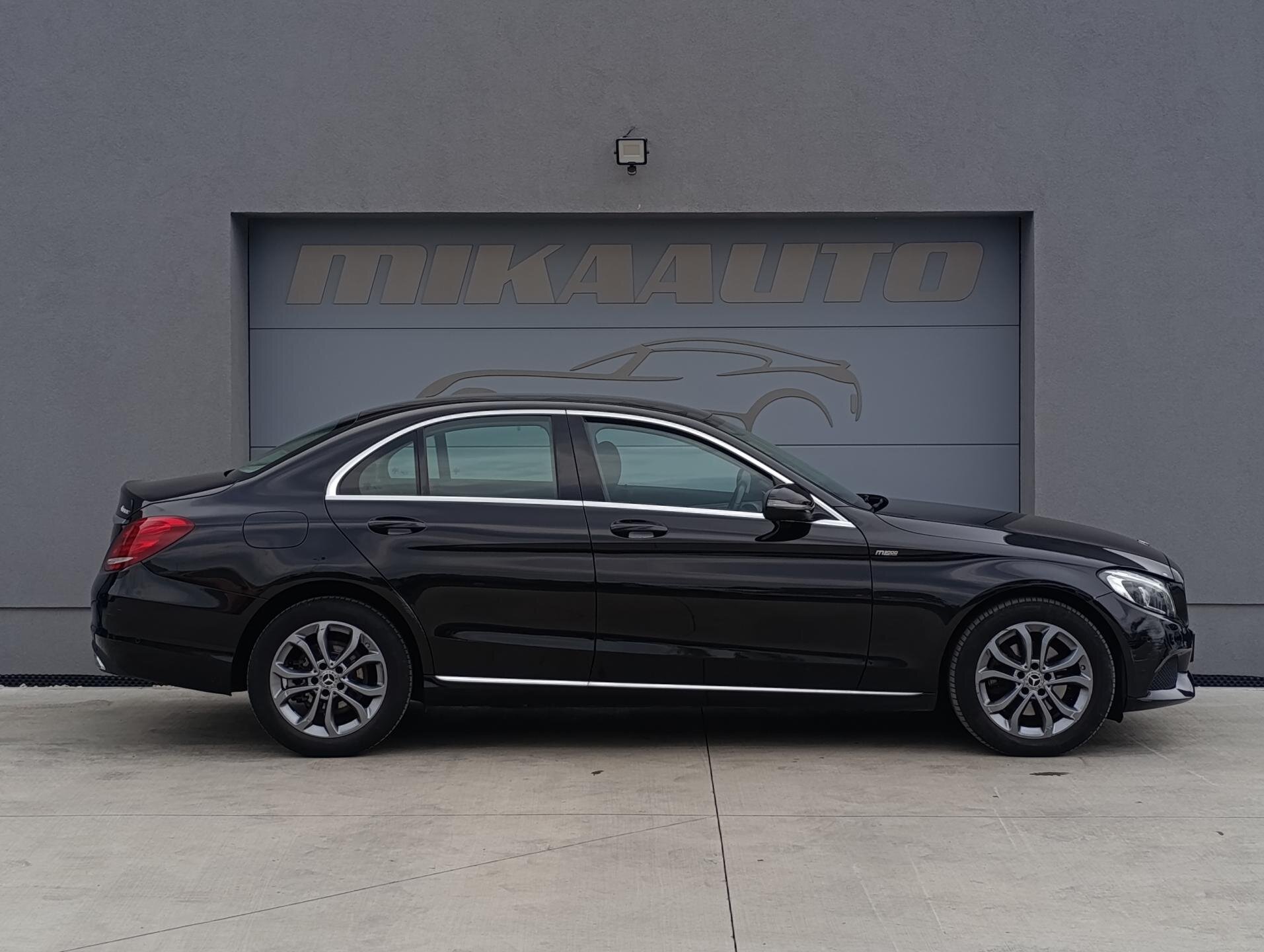 Mercedes-Benz Třídy C Sedan / Limuzína 2,1 l 125 kw