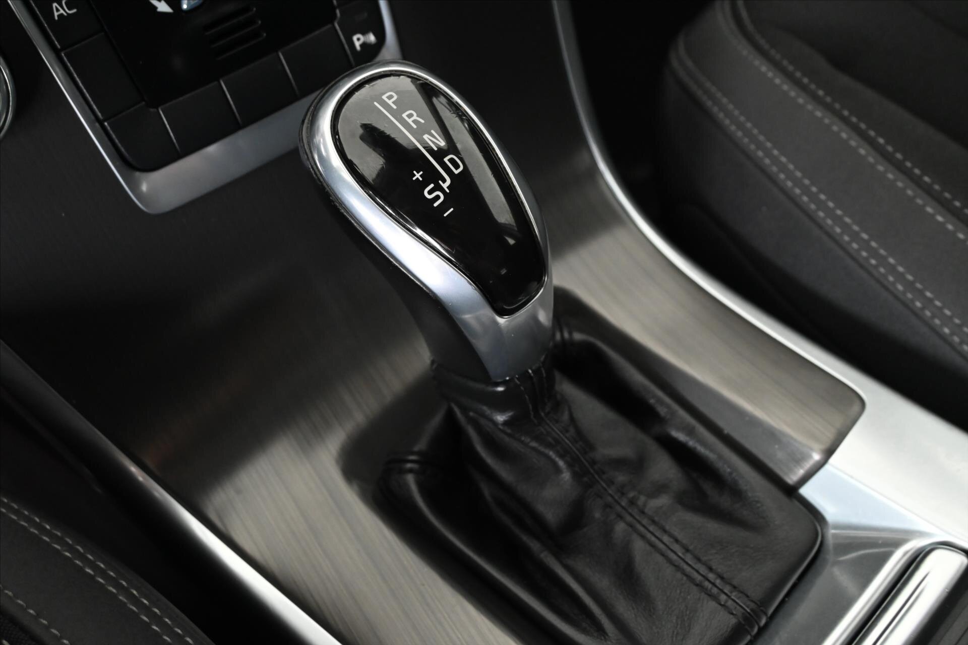 Volvo XC60 SUV / Terénní 2,4 l 133 kw