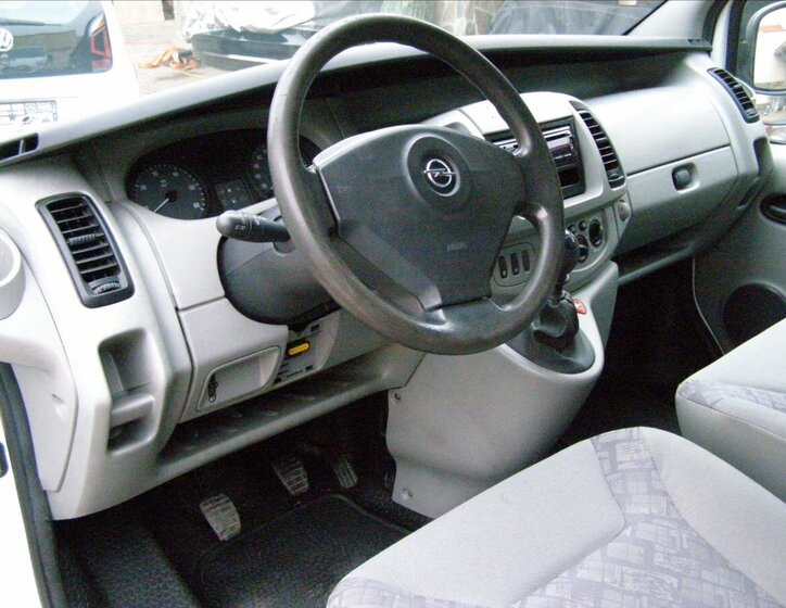 Opel Vivaro 11