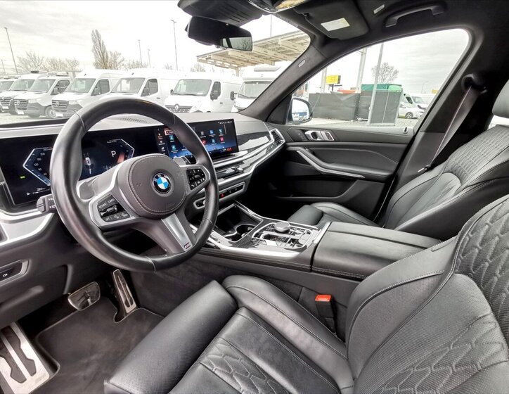 BMW X7 6