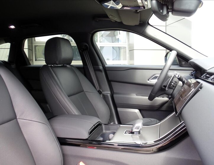 Land Rover Range Rover Velar SUV / Terénní 2,0 l 150 kw