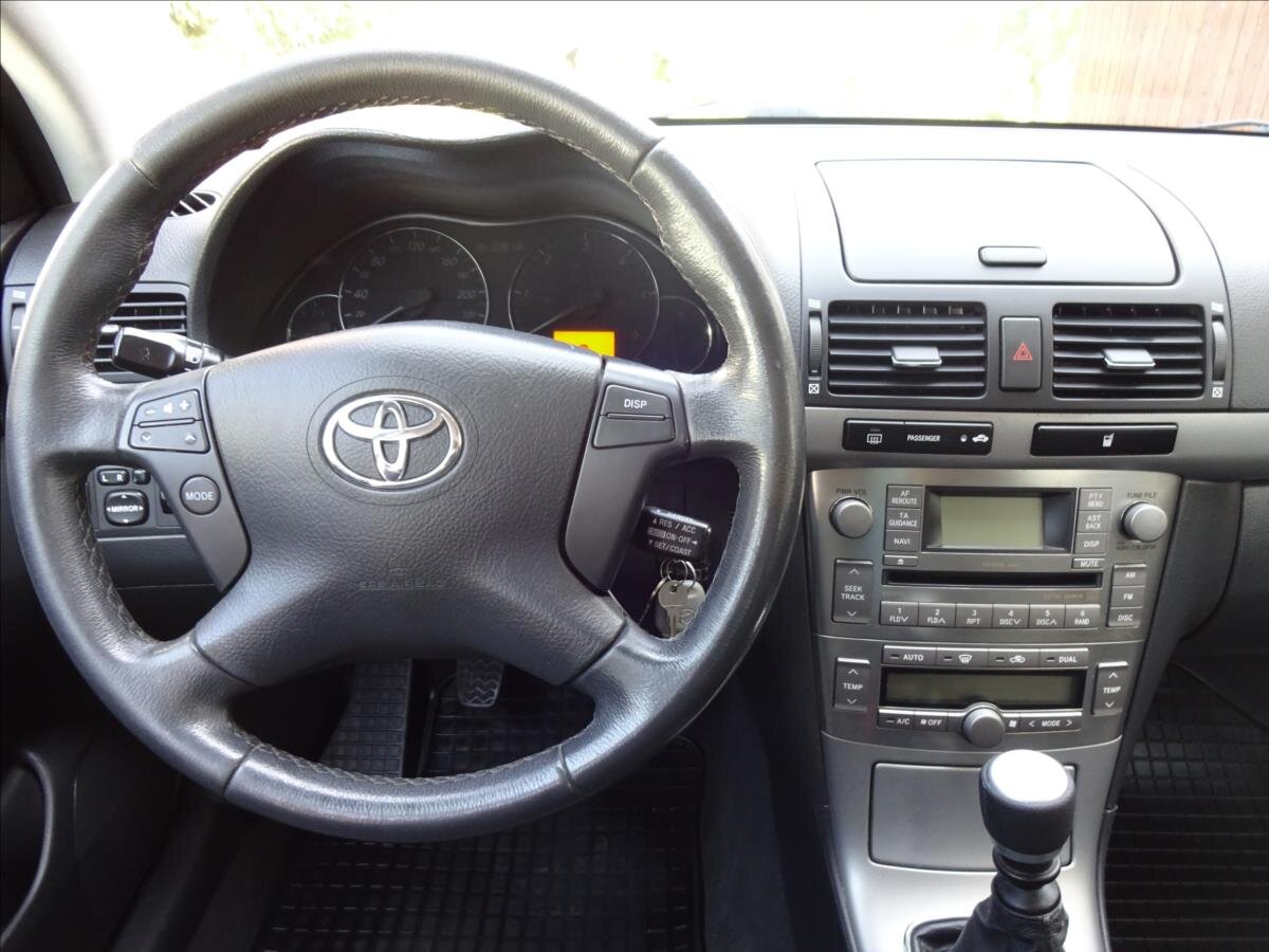 Toyota Avensis Kombi 2,0 l 93 kw