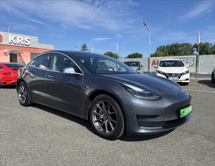 Tesla Model 3 Ostatní 0,0 239 kw