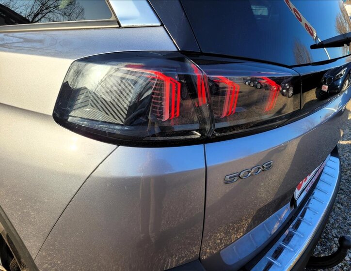 Peugeot 5008 SUV / Terénní 1,5 l 96 kw