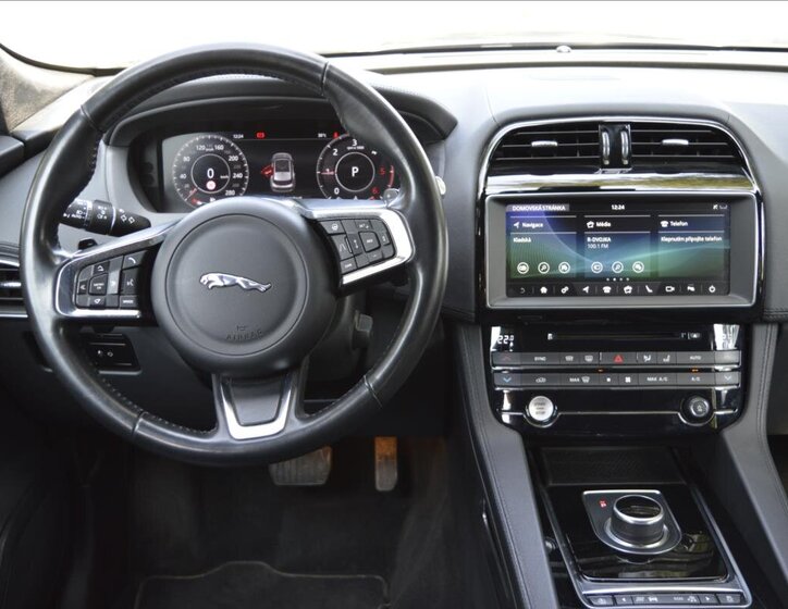 Jaguar F-Pace SUV 2,0 l 132 kw