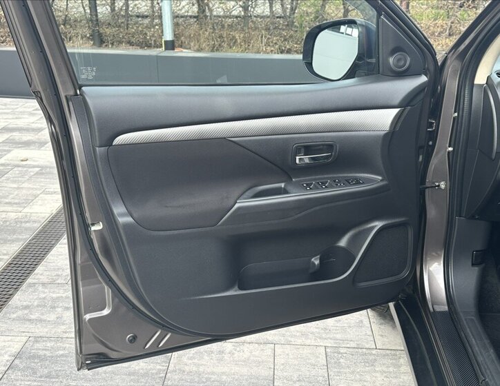 Mitsubishi Outlander SUV / Terénní 2,3 l 110 kw