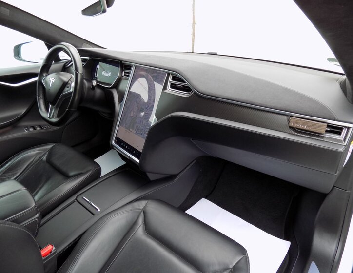Tesla Model S 18