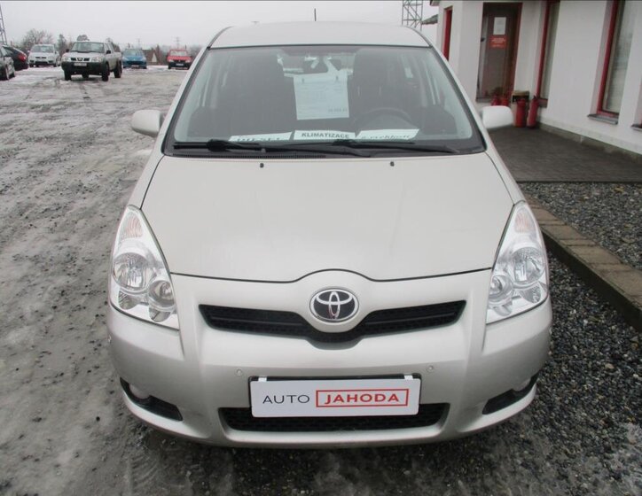 Toyota Corolla Verso 2