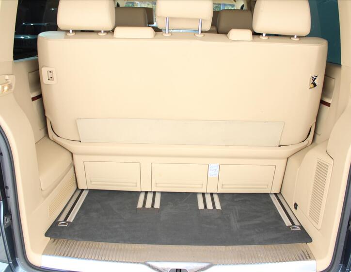 Volkswagen Multivan 14