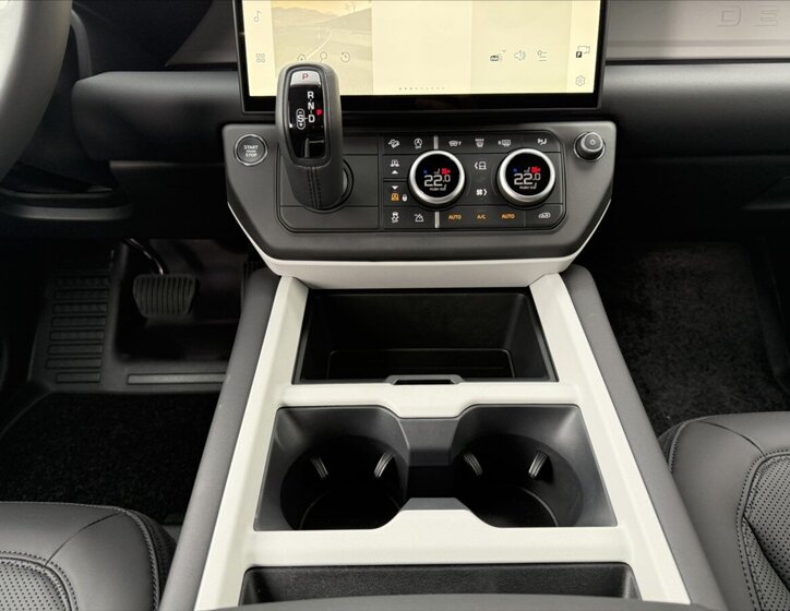 Land Rover Defender SUV / Terénní 3,0 l 147 kw