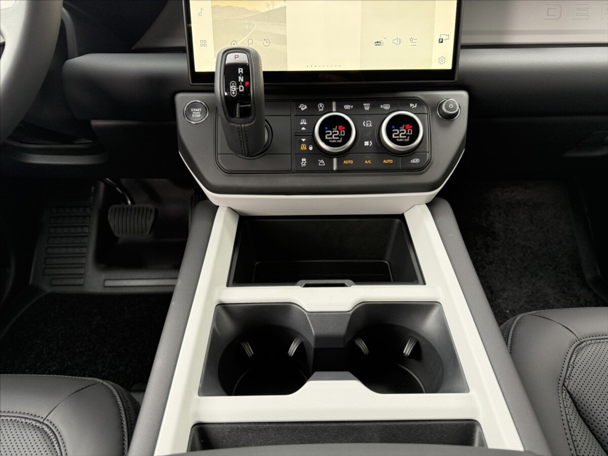 Land Rover Defender SUV / Terénní 3,0 l 147 kw