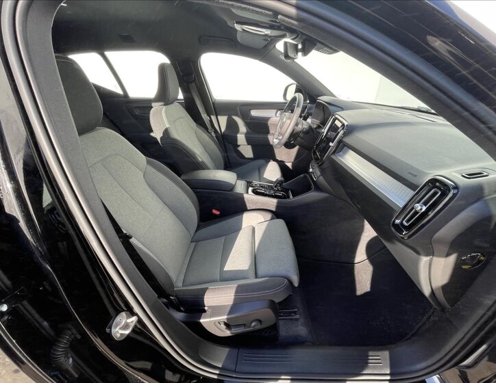 Volvo XC40 SUV / Terénní 2,0 l 145 kw