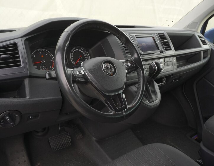 Volkswagen Caravelle 8