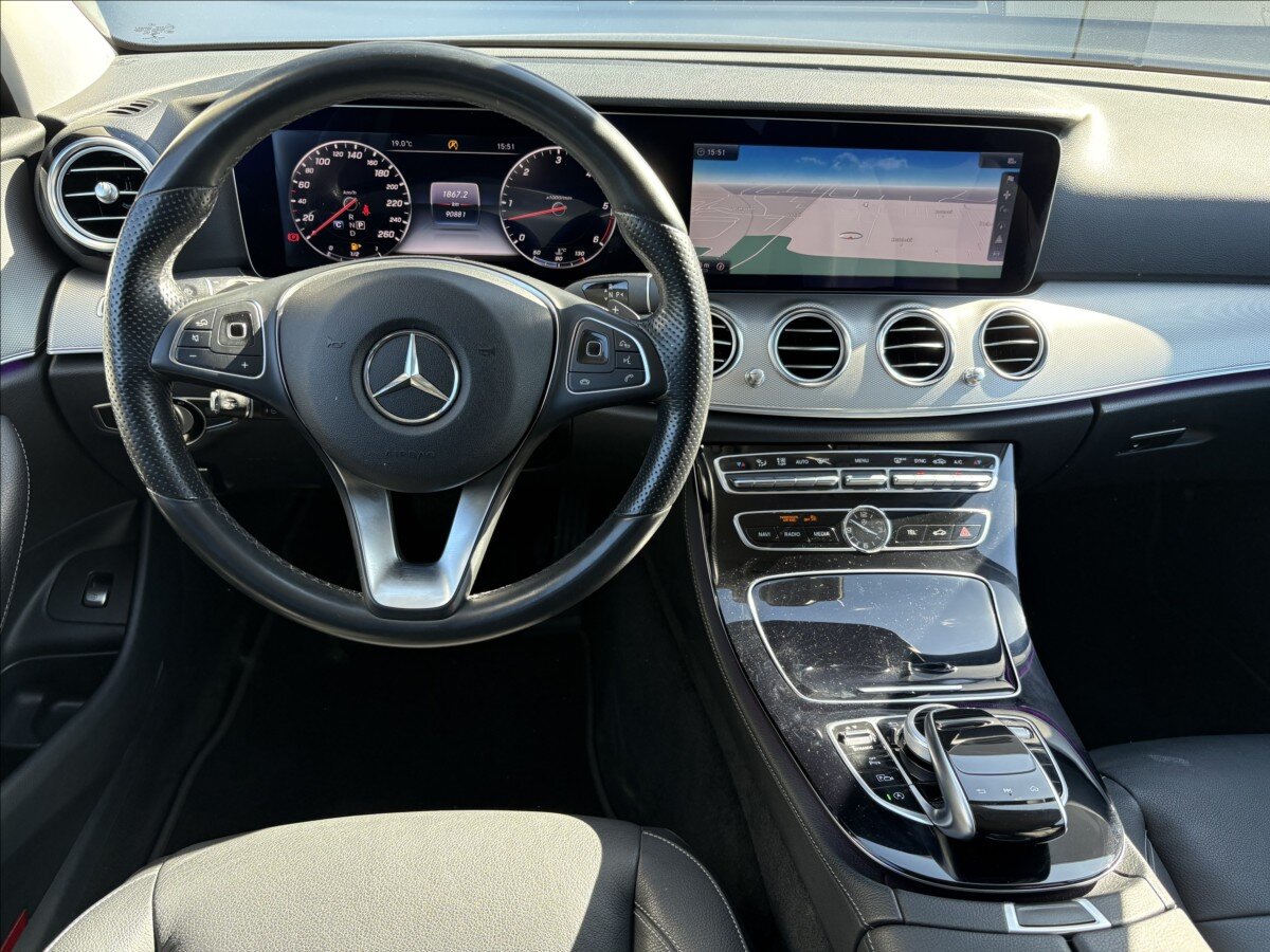 Mercedes-Benz Třídy E Sedan / Limuzína 3,0 l 190 kw