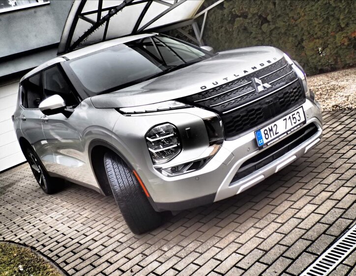 Mitsubishi Outlander SUV 2,4 l 162 kw