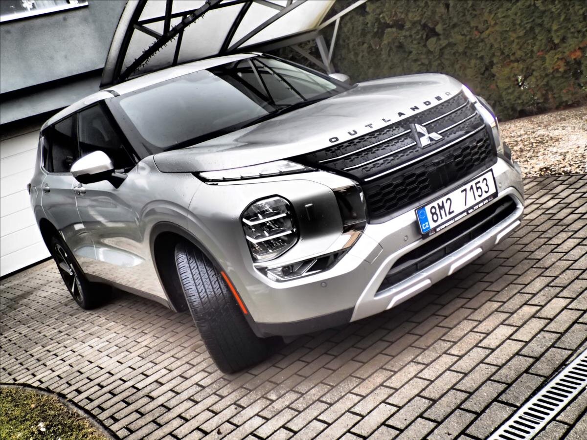 Mitsubishi Outlander SUV 2,4 l 162 kw