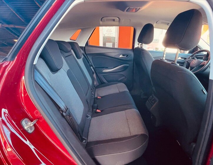 Opel Grandland X SUV / Terénní 1,2 l 96 kw