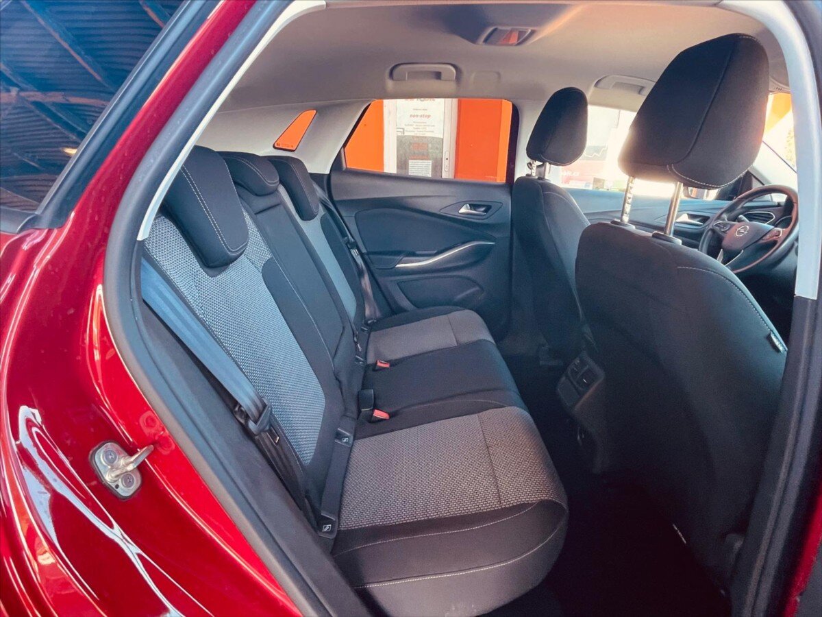 Opel Grandland X SUV / Terénní 1,2 l 96 kw