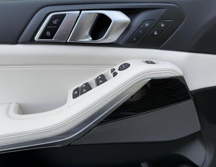 BMW X5 SUV 3,0 l 250 kw