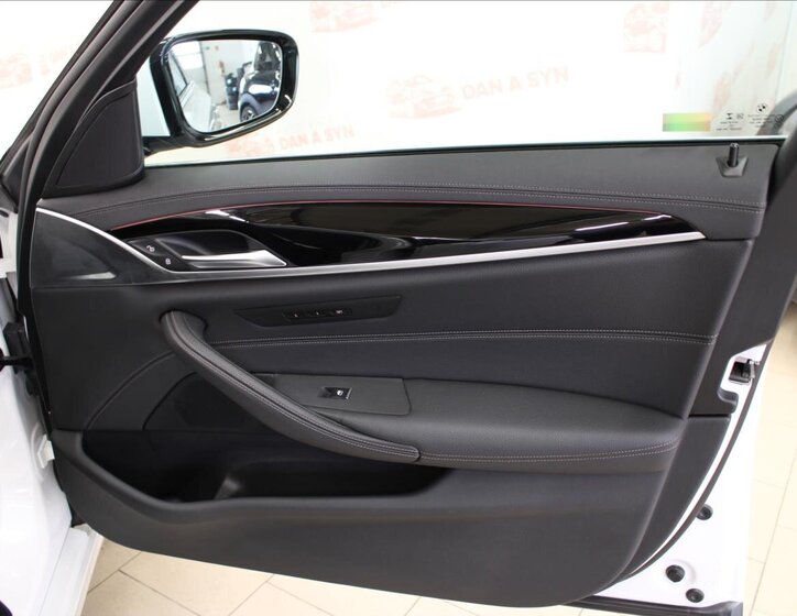 BMW Řada 5 Sedan / Limuzína 3,0 l 245 kw