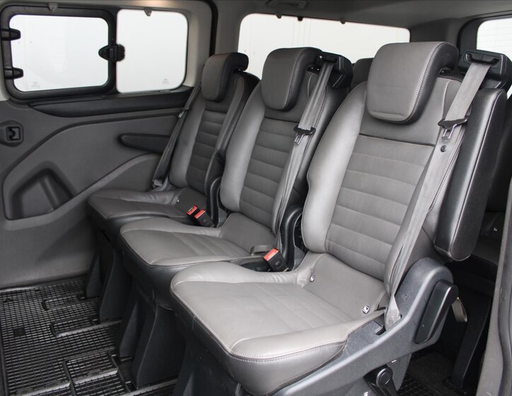 Ford Tourneo Custom 12