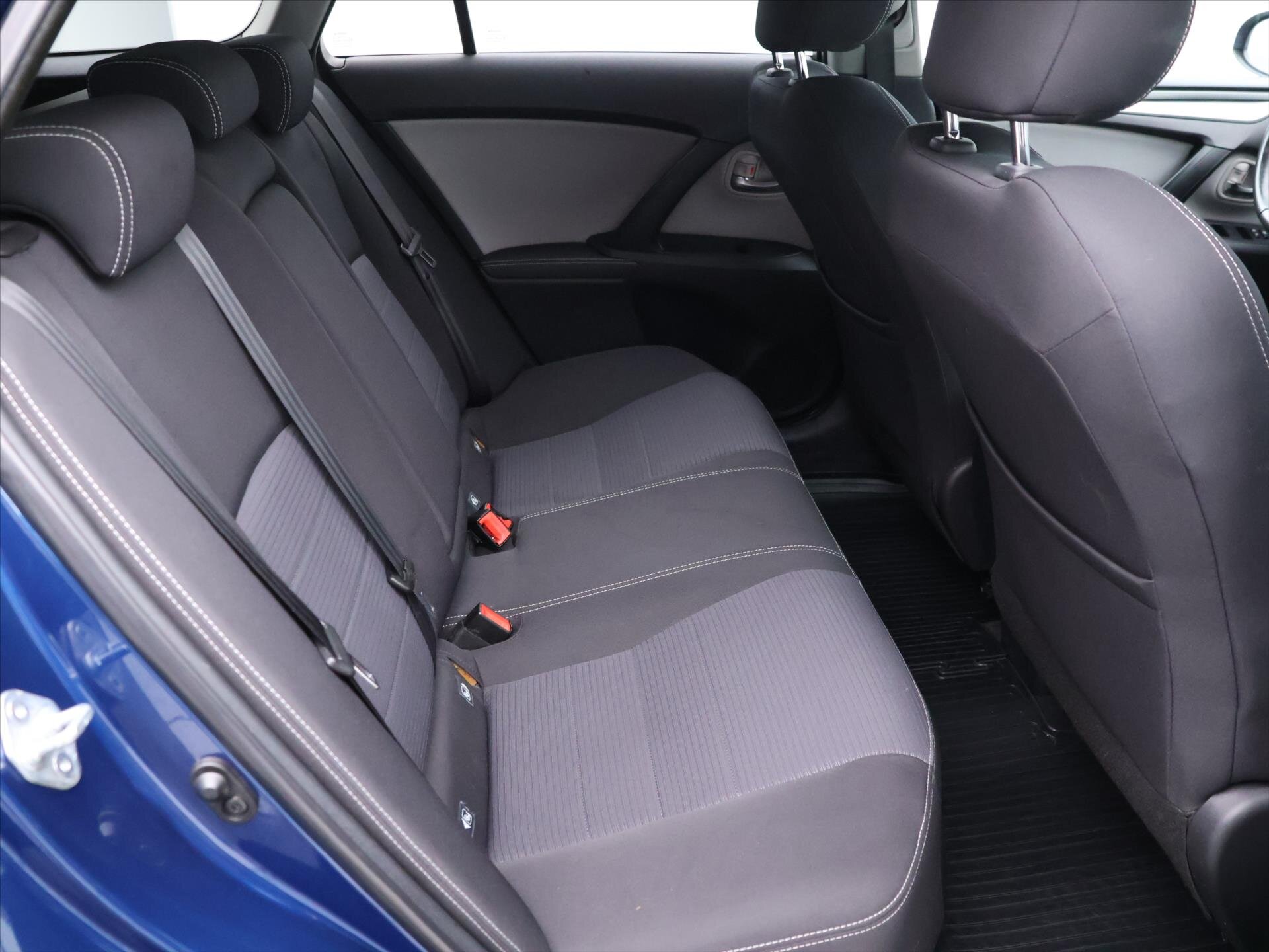 Toyota Avensis Kombi 2,0 l 105 kw