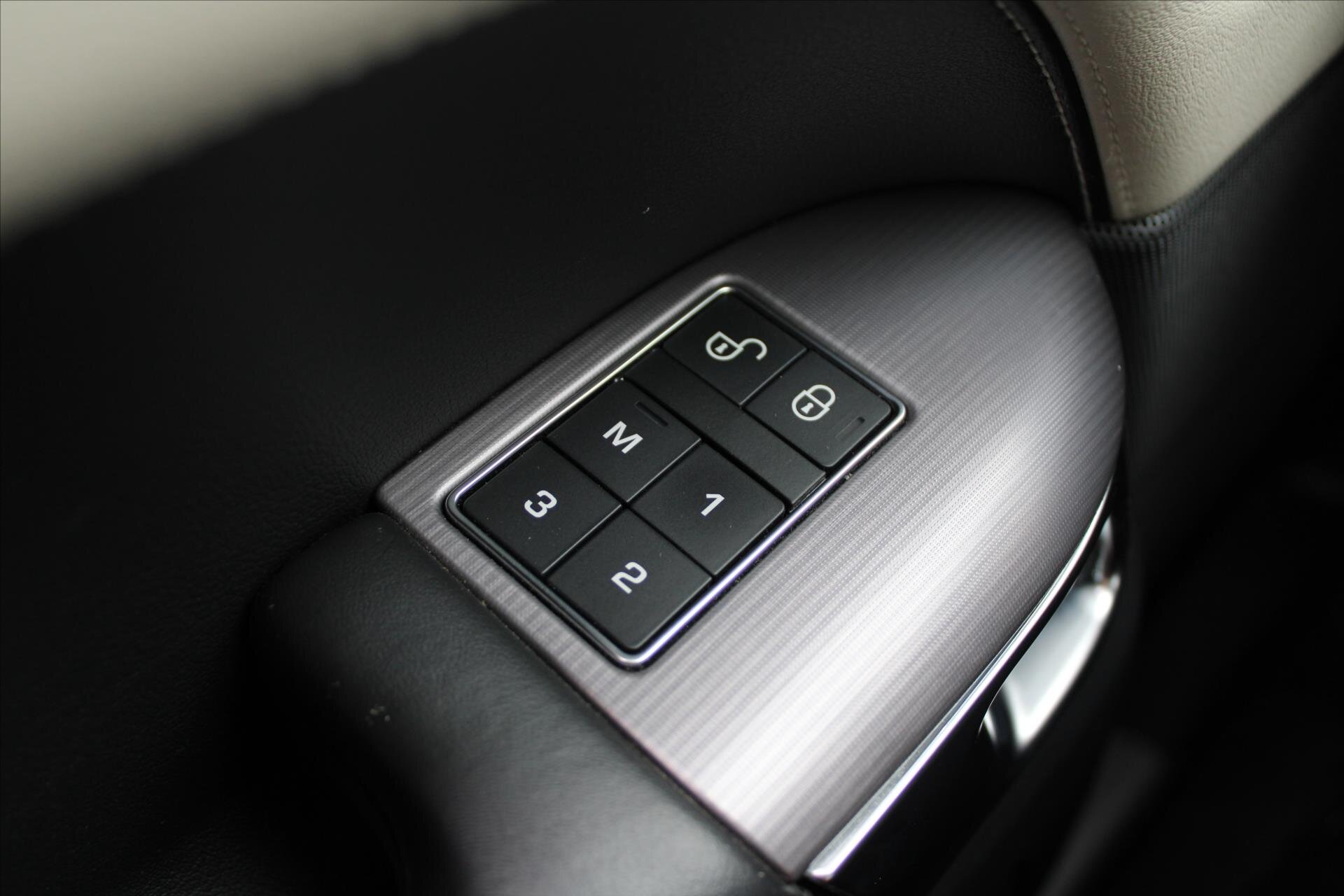 Land Rover Range Rover Sport SUV / Terénní 3,0 l 225 kw