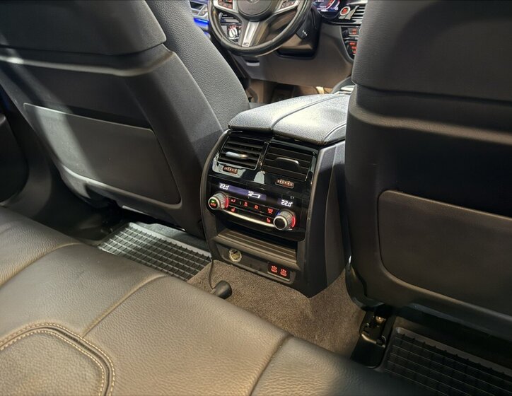 BMW Řada 5 Kombi 3,0 l 210 kw