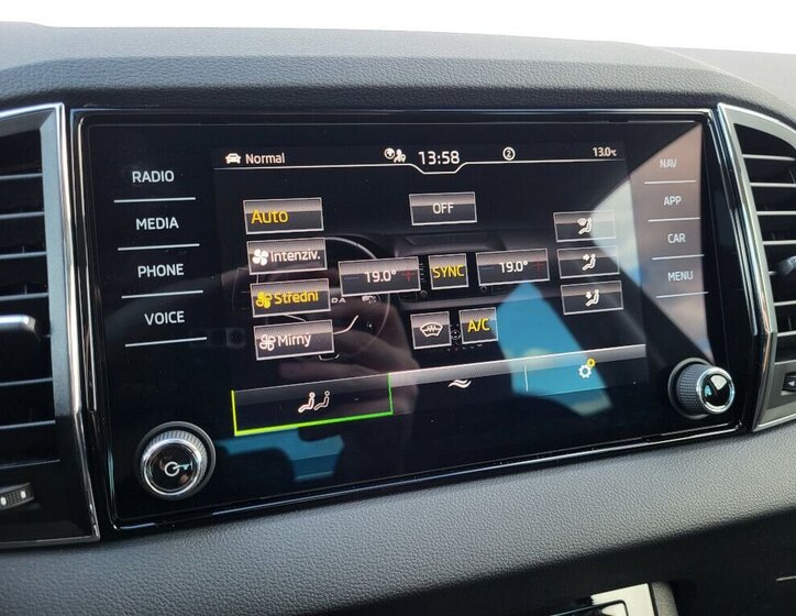 Škoda Karoq SUV / Terénní 1,5 l 110 kw