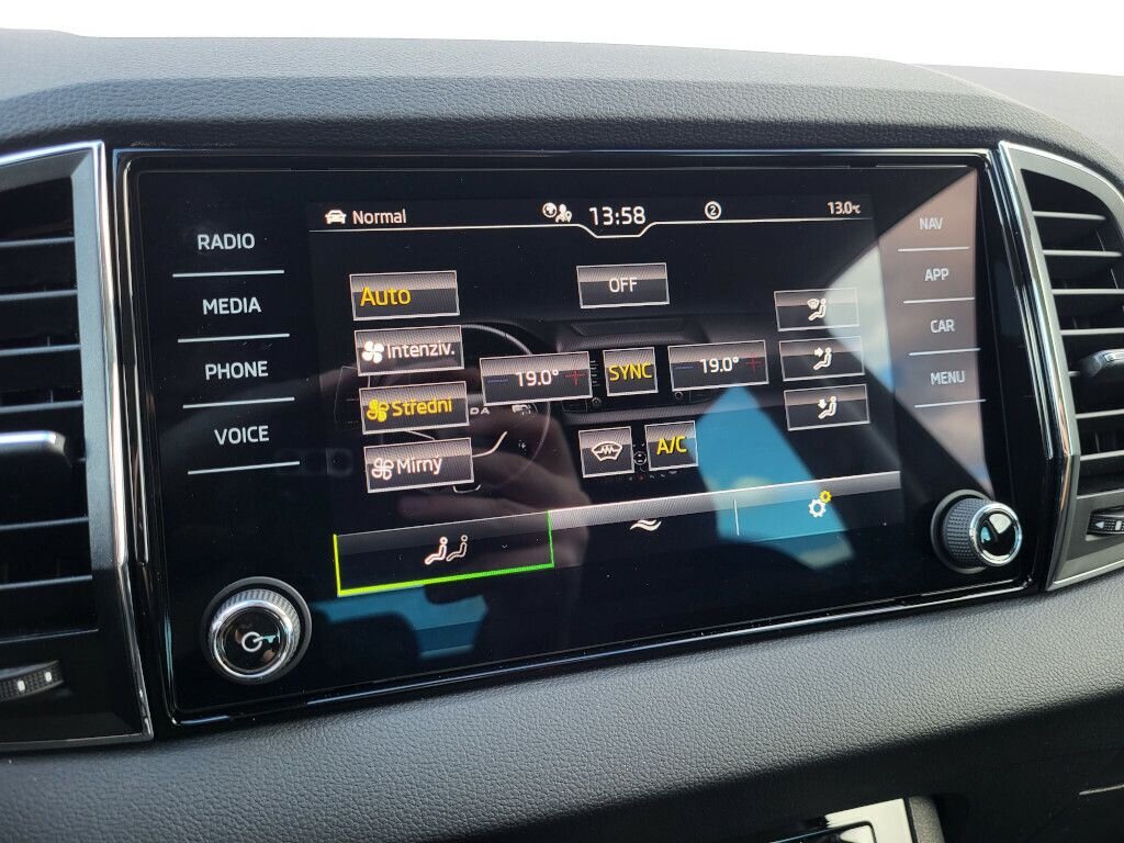 Škoda Karoq SUV / Terénní 1,5 l 110 kw