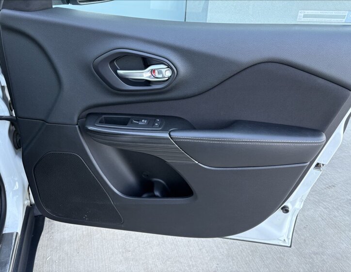 Jeep Cherokee SUV 2,0 l 103 kw