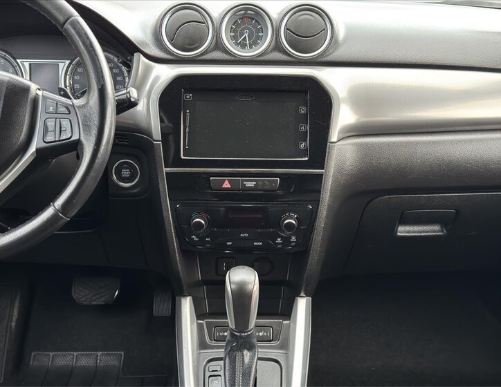 Suzuki Vitara SUV / Terénní 1,6 l 88 kw