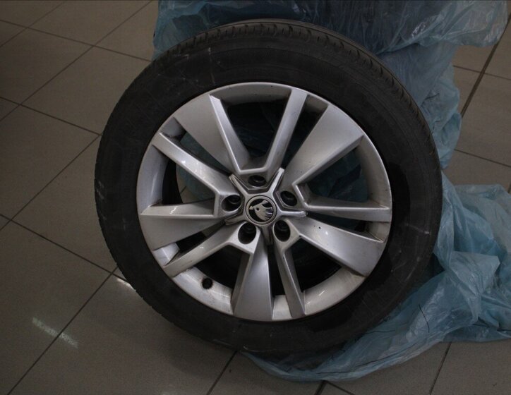 Škoda Karoq SUV 1,6 l 85 kw