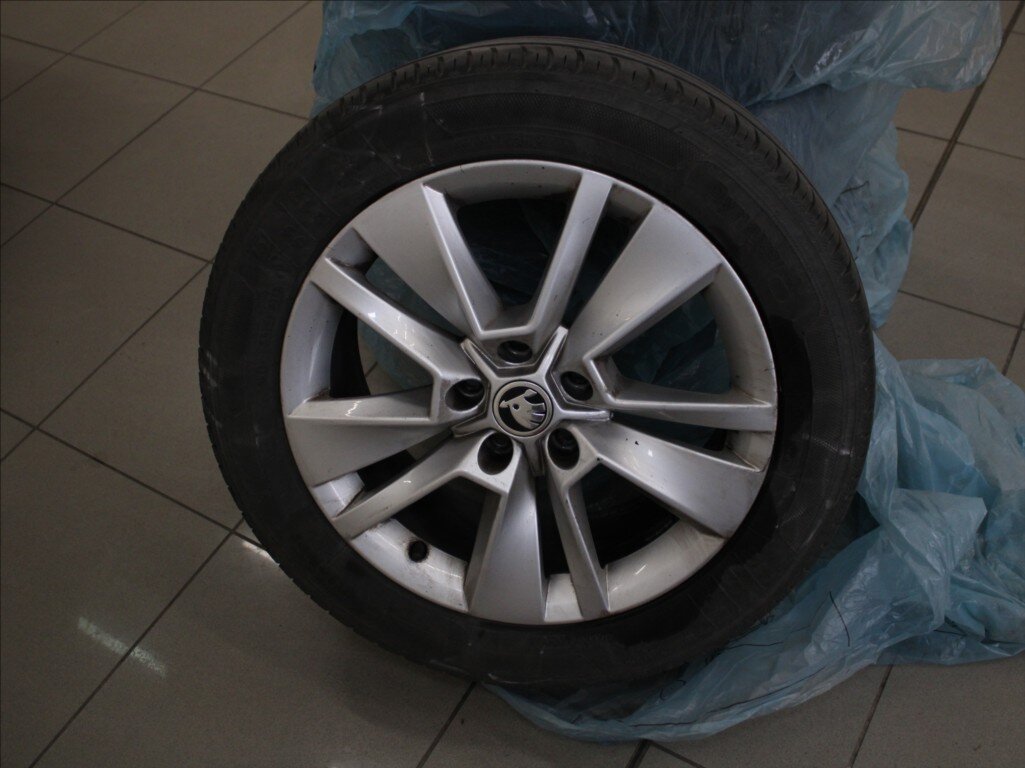 Škoda Karoq SUV 1,6 l 85 kw