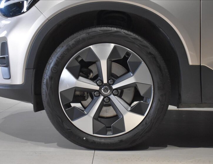 Volvo XC40 SUV / Terénní 2,0 l 145 kw