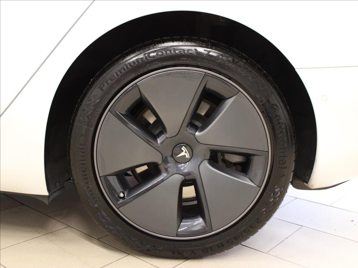 Tesla Model 3 Sedan / Limuzína 0,0 225 kw
