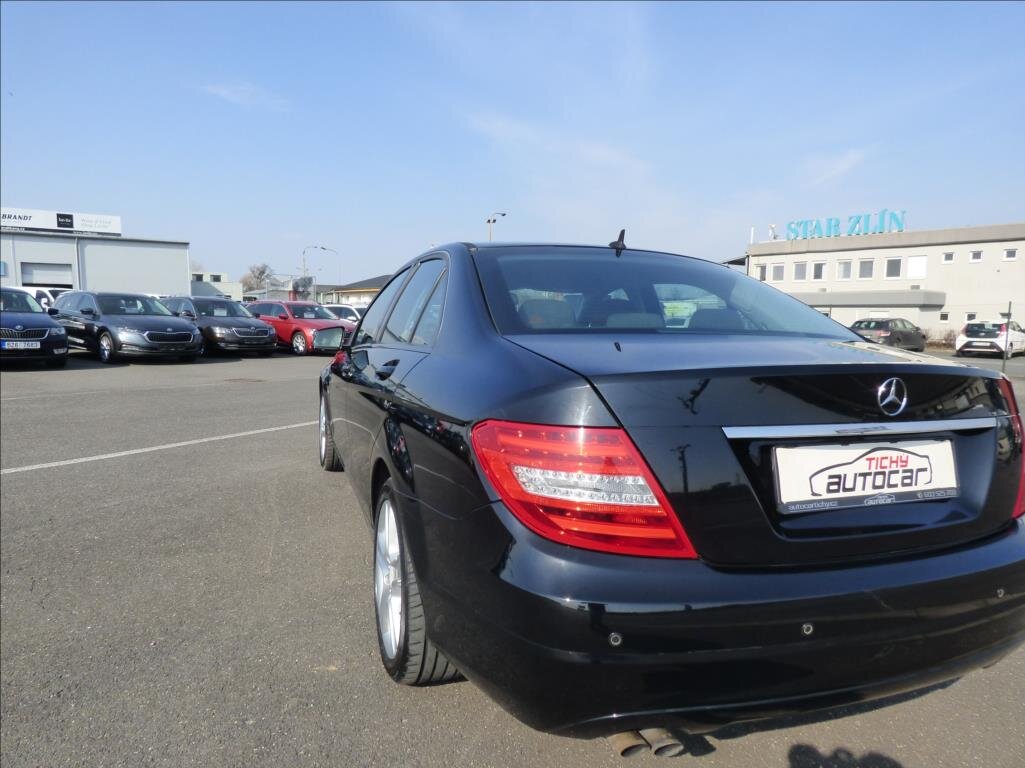 Mercedes-Benz Třídy C Sedan / Limuzína 2,1 l 88 kw
