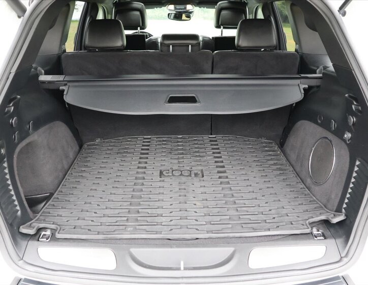 Jeep Grand Cherokee 10