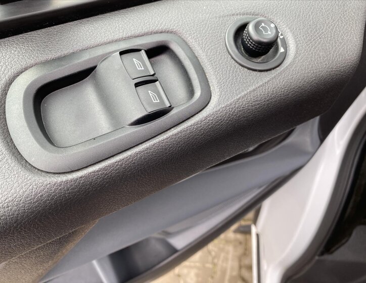 Ford Tourneo Custom MPV 2,0 l 96 kw