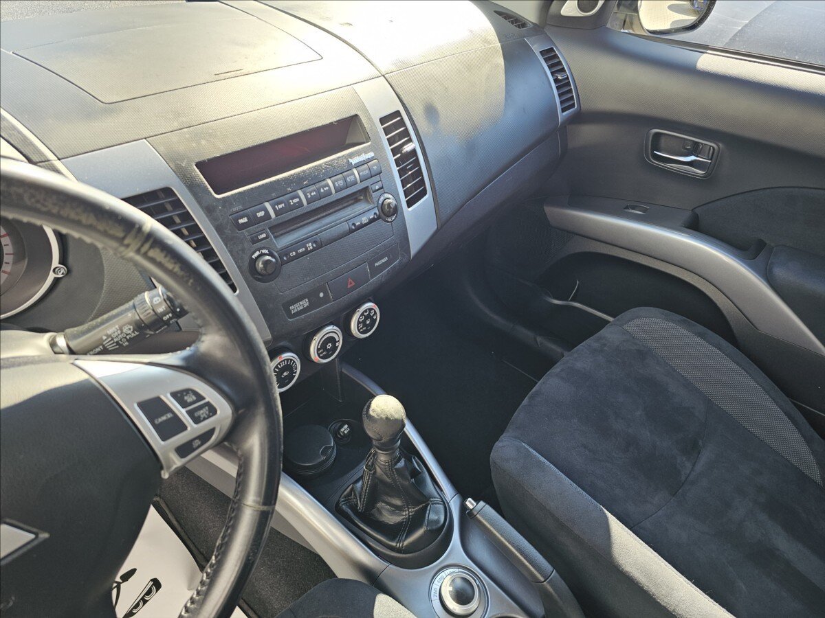 Mitsubishi Outlander SUV / Terénní 2,2 l 115 kw
