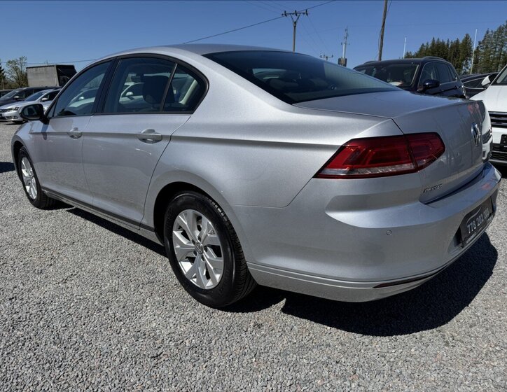 Volkswagen Passat Ostatní 1,6 l 88 kw