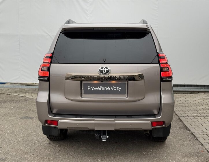 Toyota Land Cruiser SUV 2,8 l 150 kw