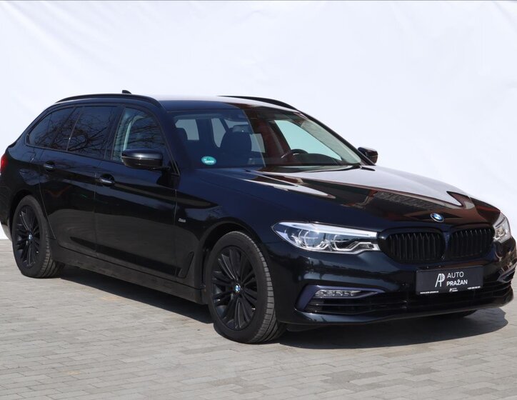 BMW Řada 5 Kombi 3,0 l 195 kw