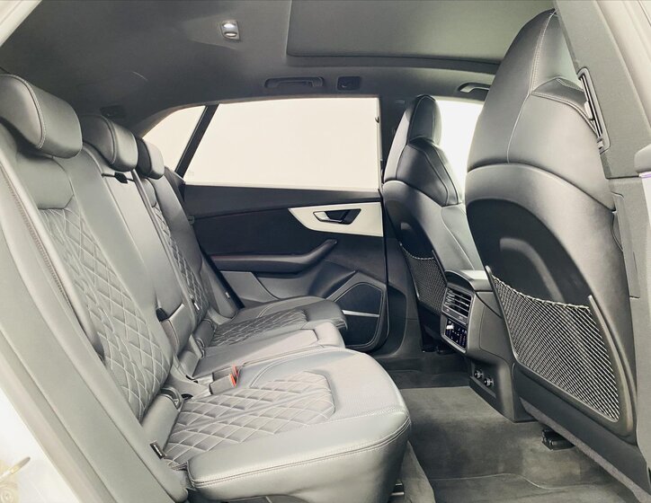 Audi Q8 SUV / Terénní 3,0 l 210 kw