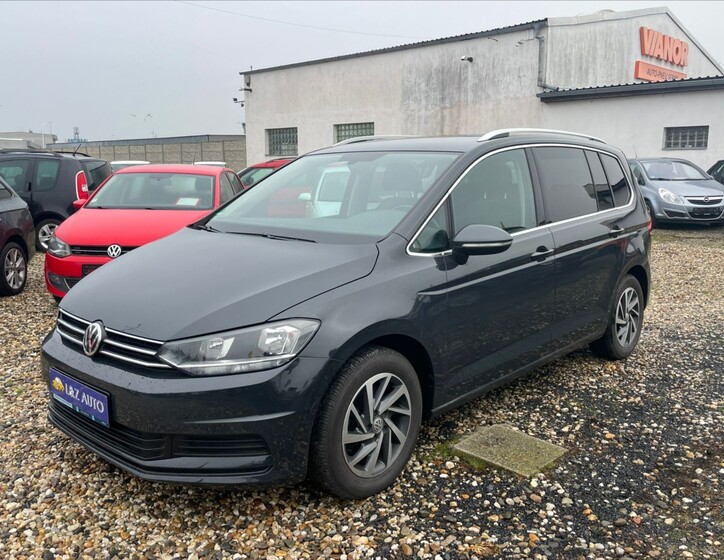 Volkswagen Touran 1