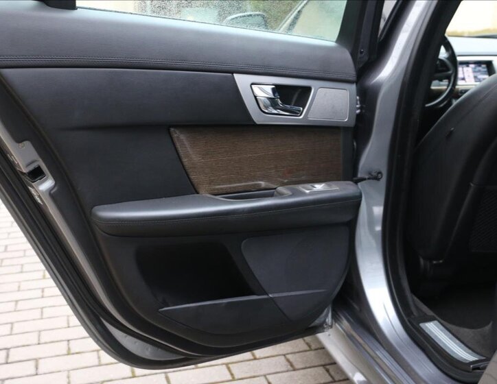 Jaguar XF Kombi 3,0 l 177 kw