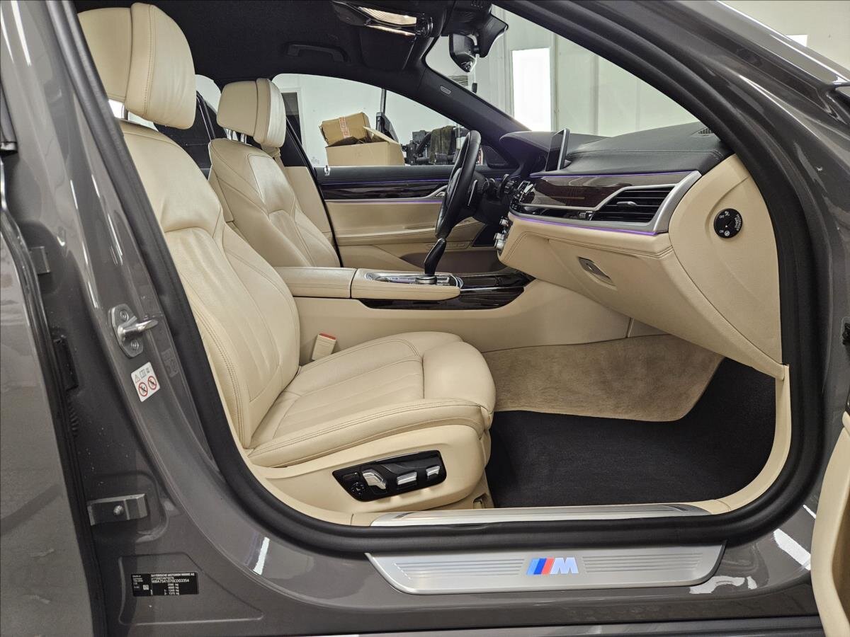 BMW Řada 7 Sedan / Limuzína 3,0 l 195 kw