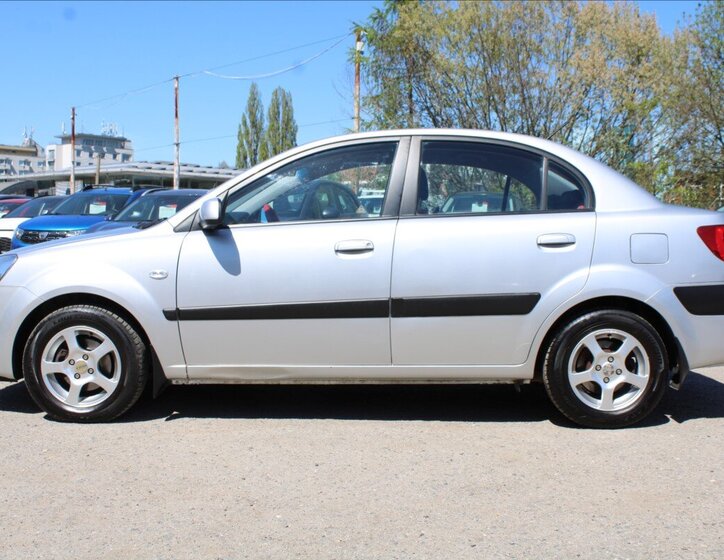 KIA Rio Sedan / Limuzína 1,4 l 71 kw